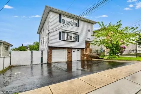 104 Grove St, Elmwood Park, NJ 07407