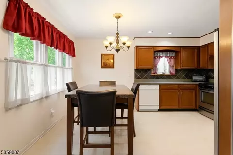 580 Mountainview Dr, North Plainfield, NJ 07063 photo 8