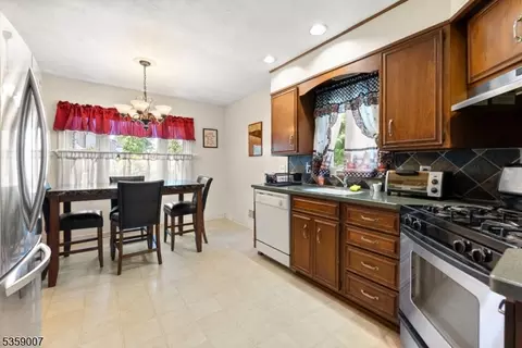 580 Mountainview Dr, North Plainfield, NJ 07063 photo 10