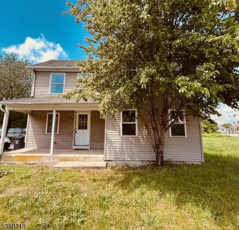 792 Paulsboro Rd, Logan Township, NJ 08085