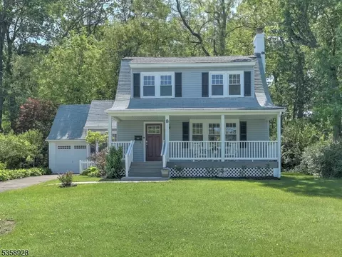 8 Woods End Rd, West Orange, NJ 07052