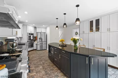 77 E Main St, Mendham, NJ 07945 photo 4