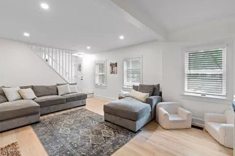 77 E Main St, Mendham, NJ 07945 photo 6