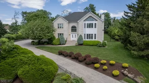4 Holbrook Ct, Towaco, NJ 07082