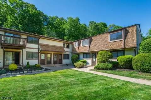 2011 Stonegate Ln # B, Stanhope, NJ 07874