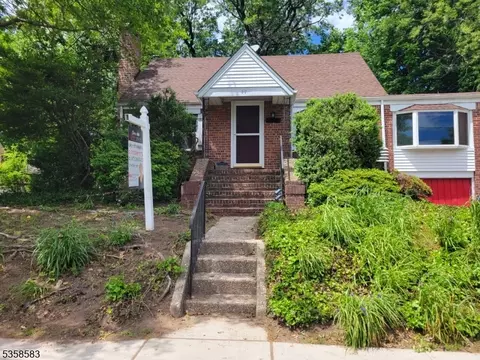 17 Danna Way, Saddle Brook, NJ 07663