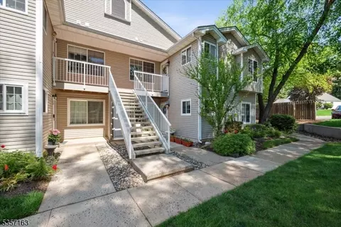 48 Spruce Ct, Bedminster, NJ 07921