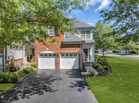 2 Paddock Ln, Flemington, NJ 08822