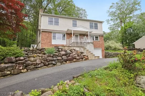 150 New Jersey Ave, Lake Hopatcong, NJ 07849