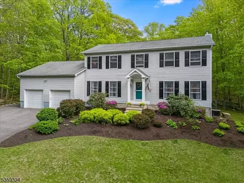 3 Buckhaven Trl, Stockholm, NJ 07460