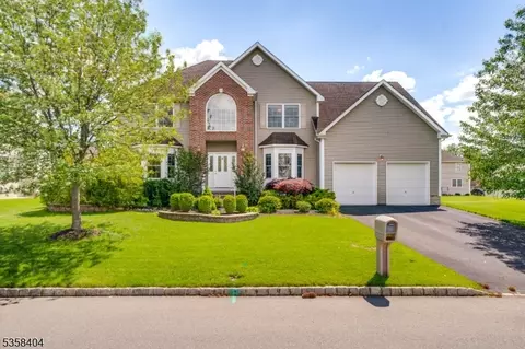 9 Colgate Ct, Somerset, NJ 08873