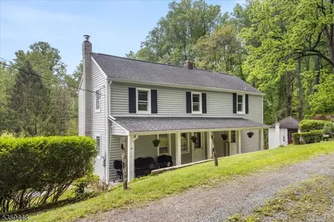 27 Inscho Rd, Asbury, NJ 08802