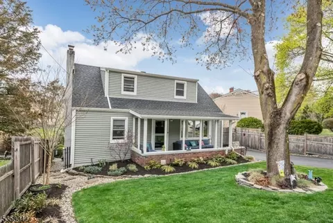 3 Canterbury Rd, Ringwood, NJ 07456
