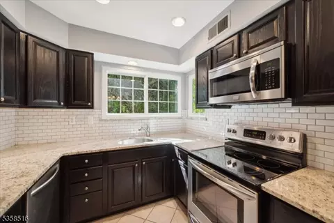 24 Stevens Ct, Bedminster, NJ 07921 photo 12