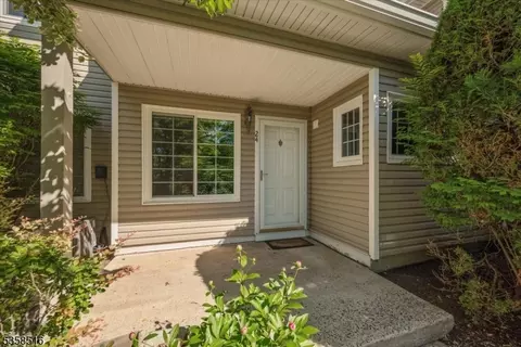 24 Stevens Ct, Bedminster, NJ 07921 photo 3