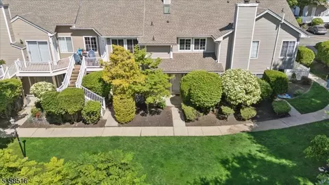 24 Stevens Ct, Bedminster, NJ 07921 photo 2