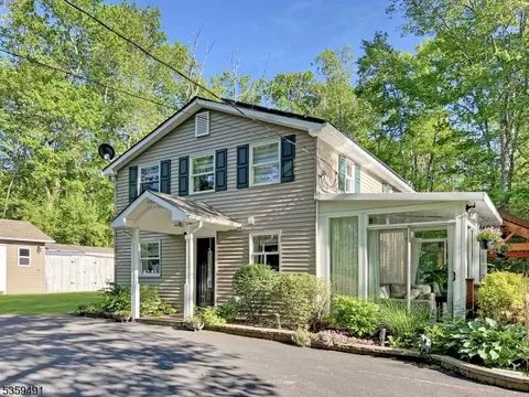 217 Buffalo Hollow Rd, Glen Gardner, NJ 08826