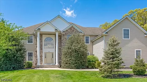 106 Beaufort Rd, Bloomsbury, NJ 08804
