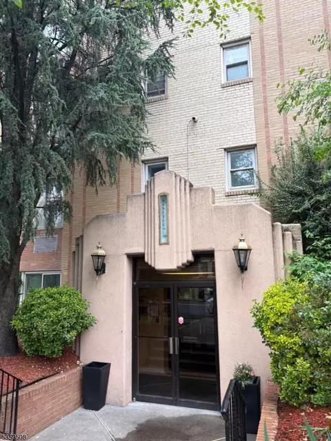 19-31 Lyons Ave C1212 #212, Newark, NJ 07112