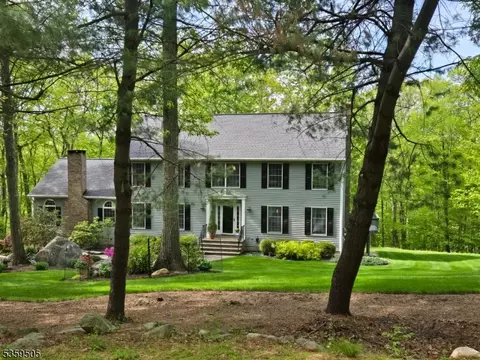 33 Bel Air Dr, Sparta, NJ 07871