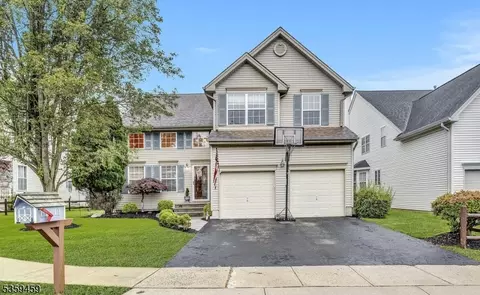 5 Ten Broek Ct, Bridgewater, NJ 08807