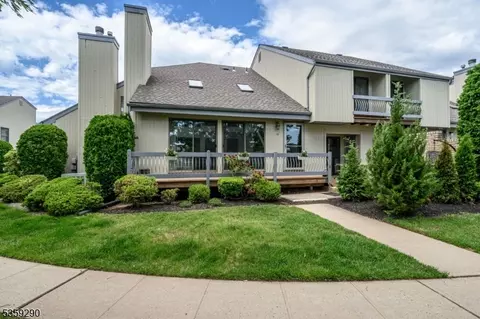 15 Woodhill St #146, Somerset, NJ 08873