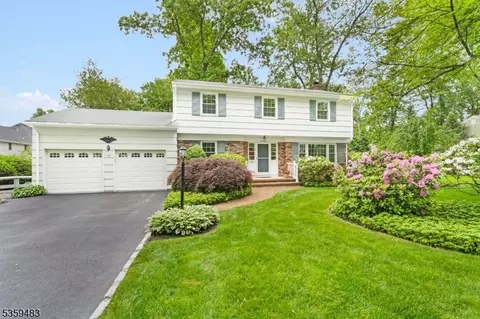 15 Hopping Ln, Florham Park, NJ 07932