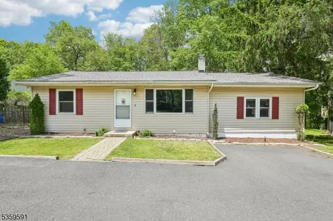 104 Leland Trl, Hopatcong, NJ 07843