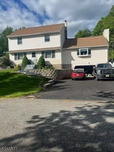 2 Erin Ln, Highland Lakes, NJ 07422