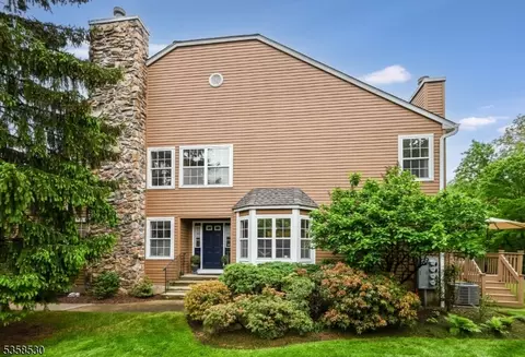 74 Hunter Rd #4, North Haledon, NJ 07508