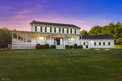 11 Morgan Rd, Stewartsville, NJ 08886