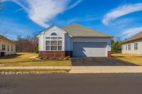 15 Medici Dr, Somerset, NJ 08873