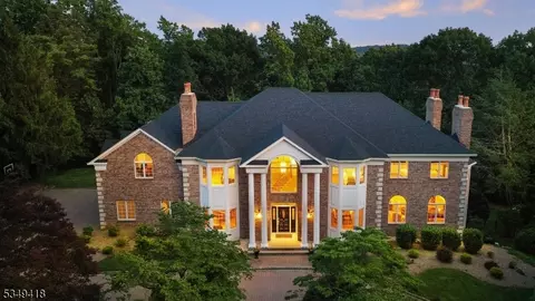 24 Glenview Dr, Warren, NJ 07059