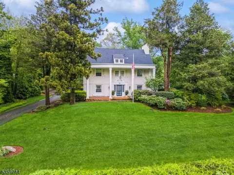 95 Gordon Rd, Essex Fells, NJ 07021