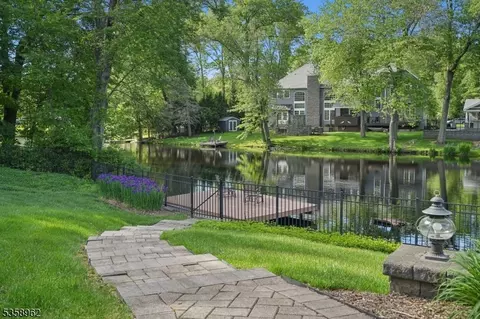 7 Dells Dr, Denville, NJ 07834