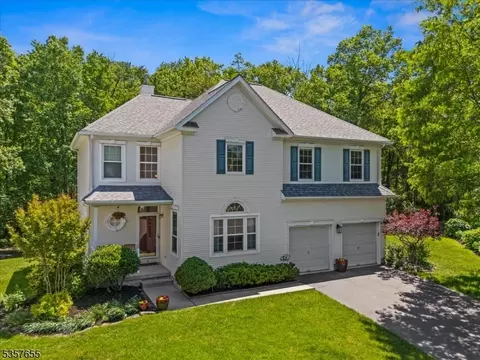 8 Bolton Cir, Princeton, NJ 08540