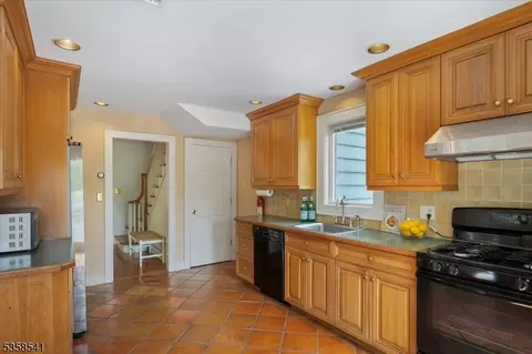 22 Bailey Rd, Millburn, NJ 07041 photo 14