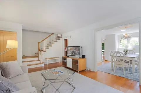 22 Bailey Rd, Millburn, NJ 07041 photo 6