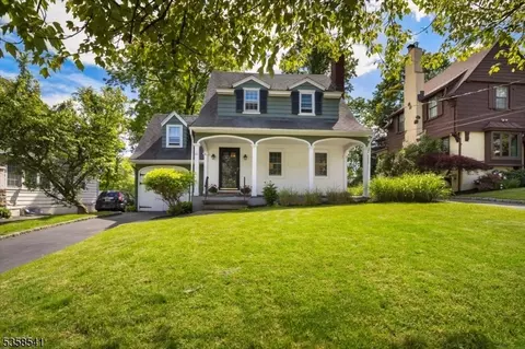 22 Bailey Rd, Millburn, NJ 07041 photo 2