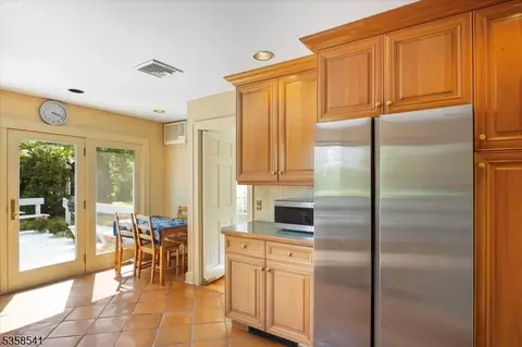 22 Bailey Rd, Millburn, NJ 07041 photo 15