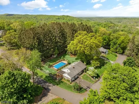 24 Jenkins Rd, Franklin, NJ 07416
