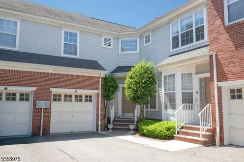 9 Gordon Cir, Parsippany, NJ 07054