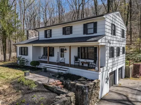 192 Mountain Rd, Alpha, NJ 08865