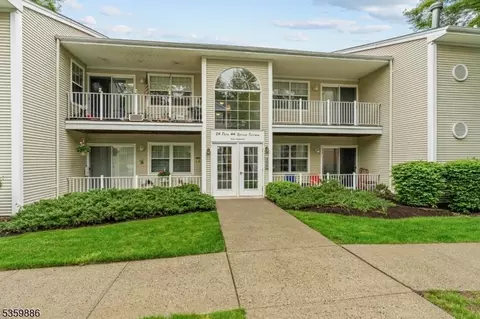 26 Spruce Ter, Mount Arlington, NJ 07856