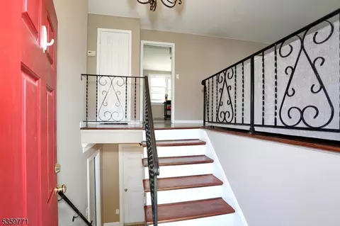 60 Furman Dr, Wayne, NJ 07470 photo 2