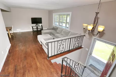 60 Furman Dr, Wayne, NJ 07470 photo 3