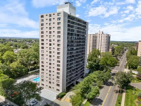 277 Prospect Ave #8D, Hackensack, NJ 07601