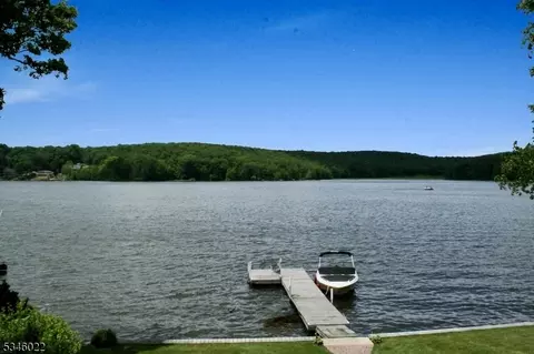 29 Ripplewood Dr, Lake Hopatcong, NJ 07849