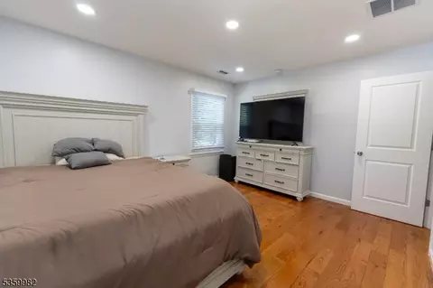128 Jay Pl, Middlesex, NJ 08846 photo 13