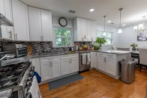 128 Jay Pl, Middlesex, NJ 08846 photo 4